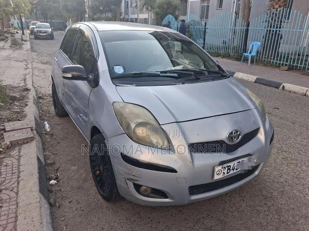 Toyota Yaris 2010 Silver