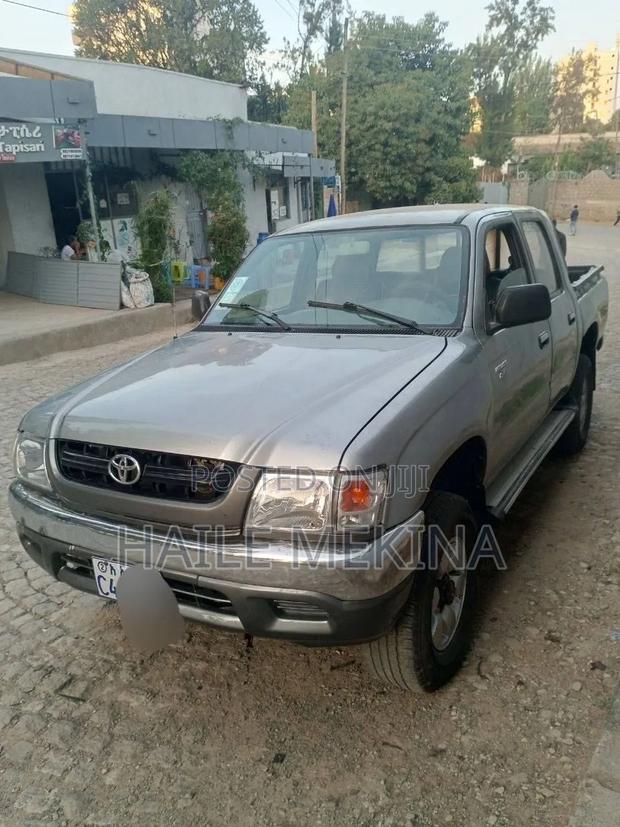 Toyota Hilux 2001 Silver