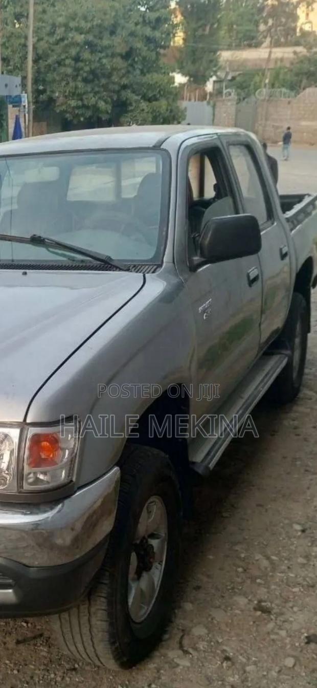 Toyota Hilux 2001 Silver