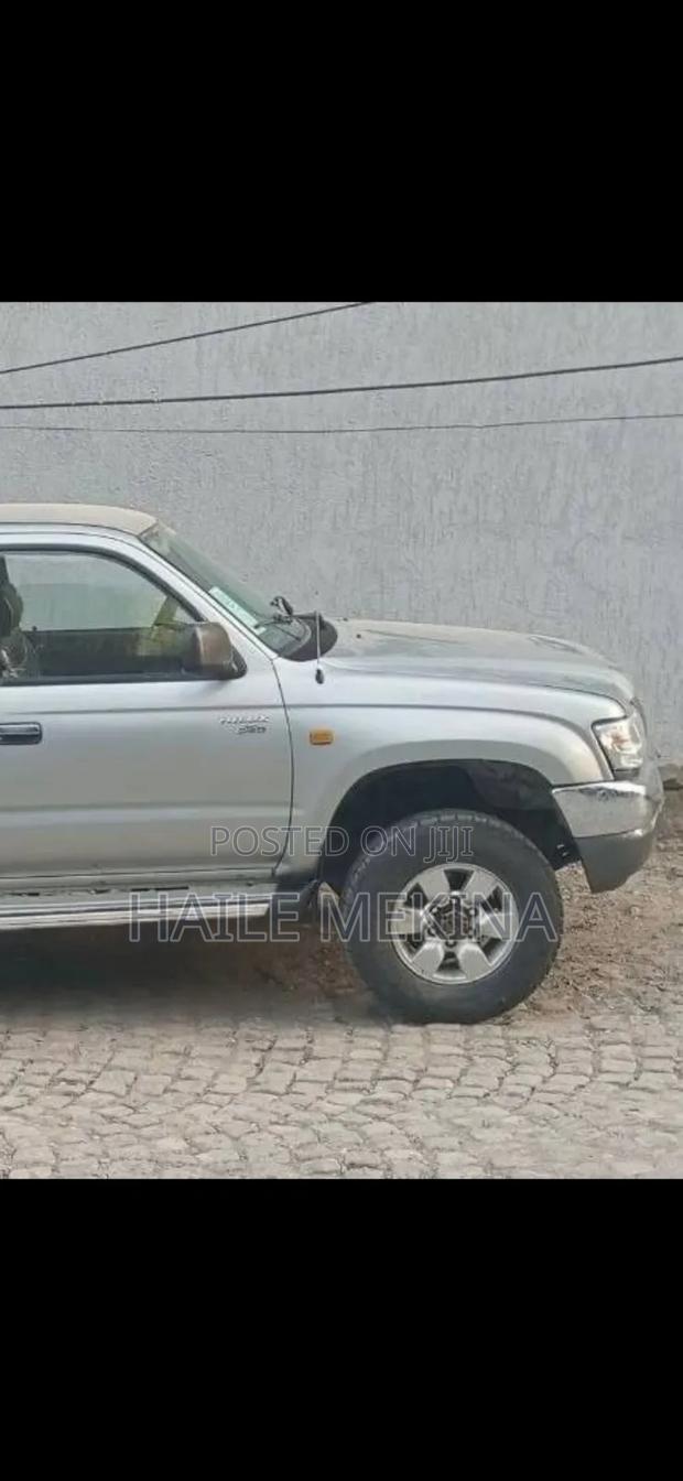 Toyota Hilux 2001 Silver