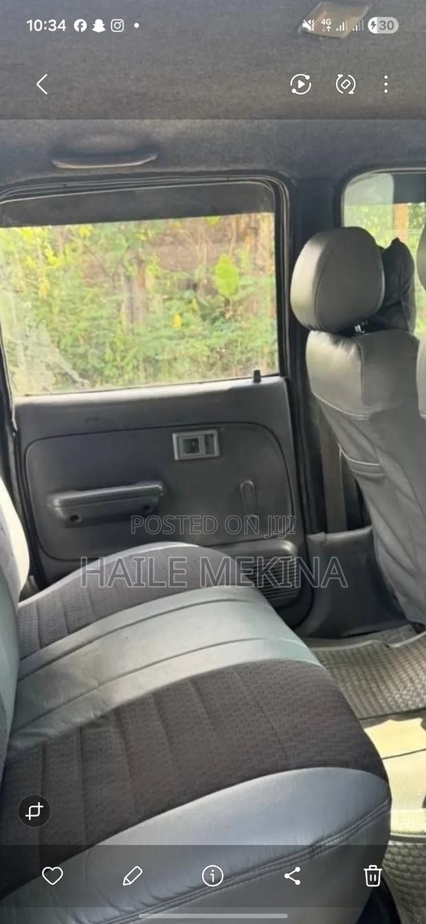 Toyota Hilux 2001 Silver