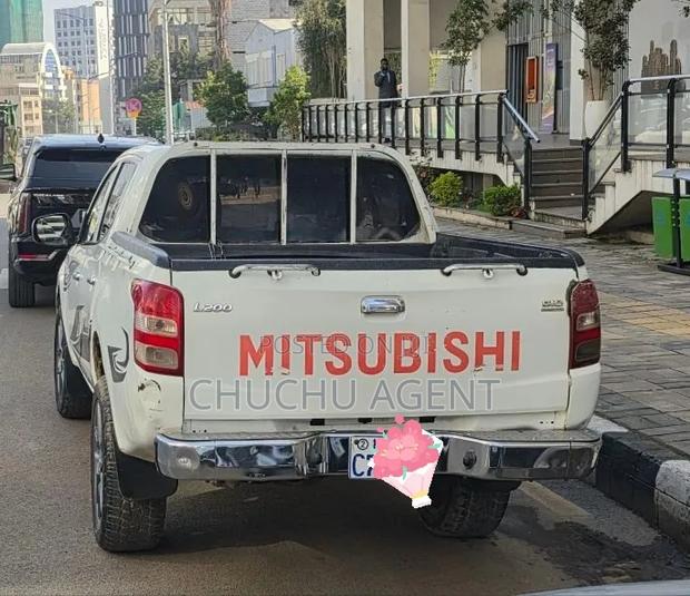Mitsubishi L200 2015 White