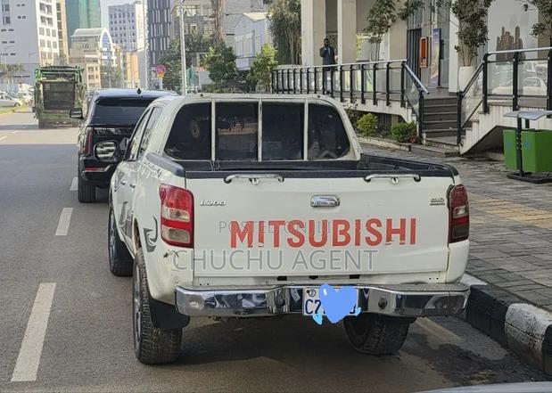 Mitsubishi L200 2015 White