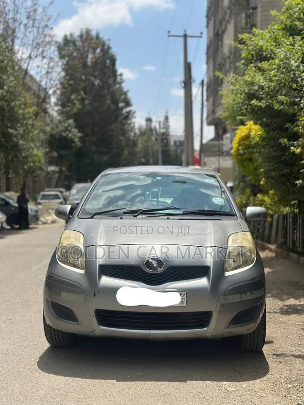 Toyota Yaris 2010 Gray