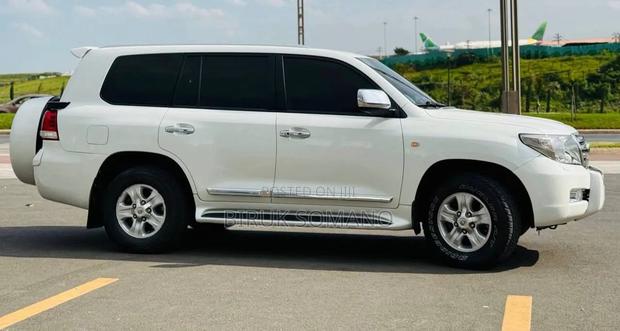 Toyota Land Cruiser 2009 Off white