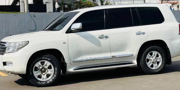 Toyota Land Cruiser 2009 White