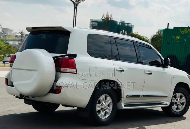 Toyota Land Cruiser 2009 White