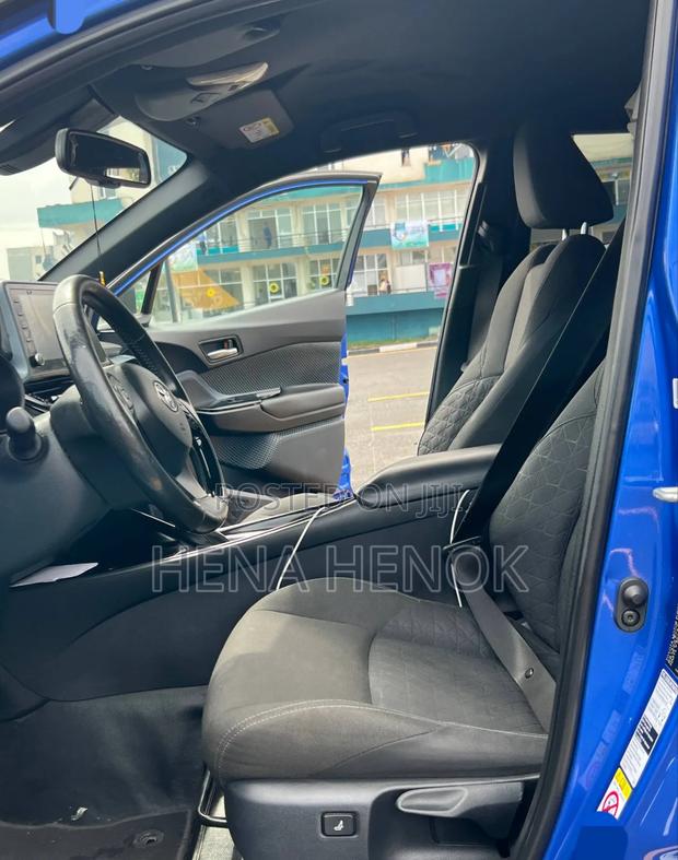 Toyota C-HR 2020 Blue