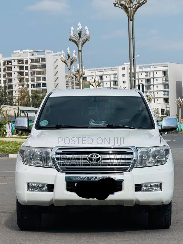 Toyota Land Cruiser 2009 White