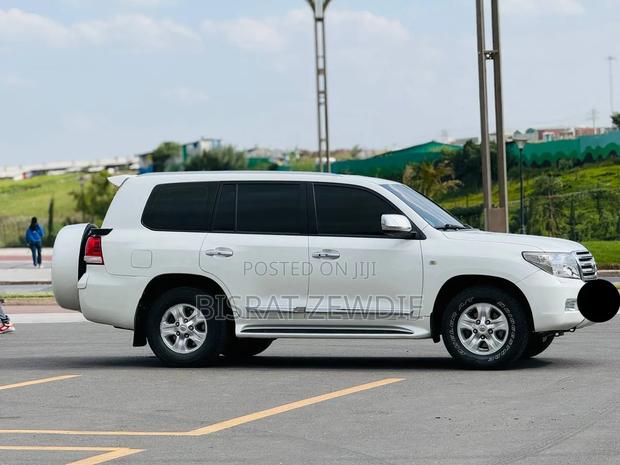 Toyota Land Cruiser 2009 White