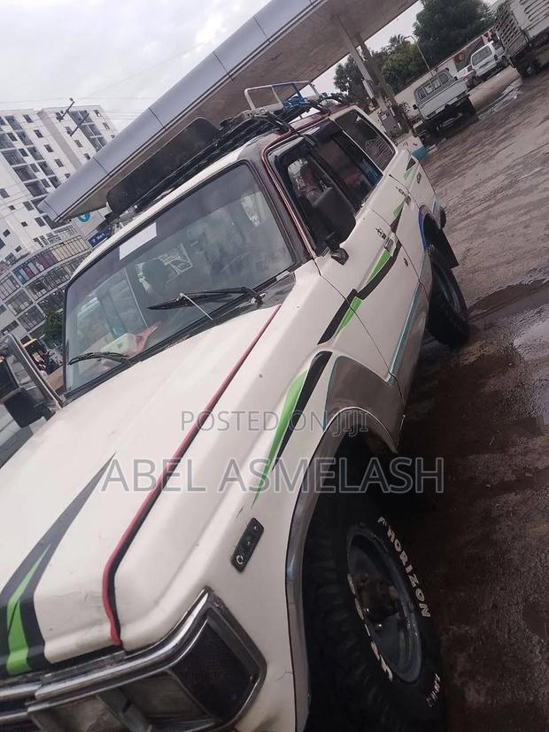 Toyota Land Cruiser 1988 White