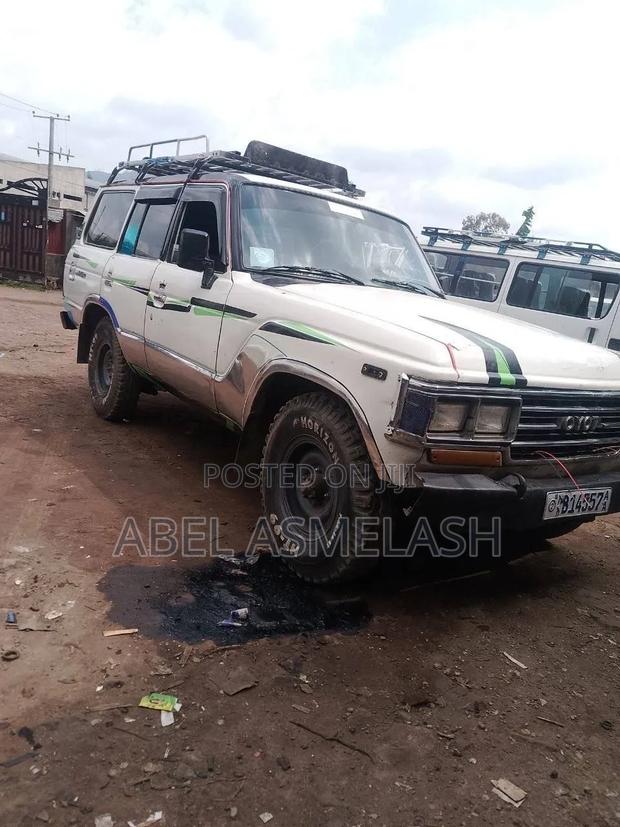Toyota Land Cruiser 1988 White