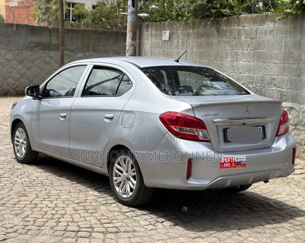 Mitsubishi Attrage 2021 Silver