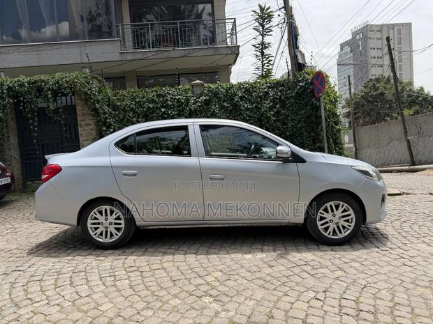 Mitsubishi Attrage 2021 Silver