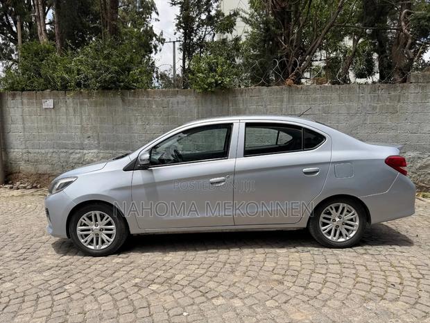 Mitsubishi Attrage 2021 Silver