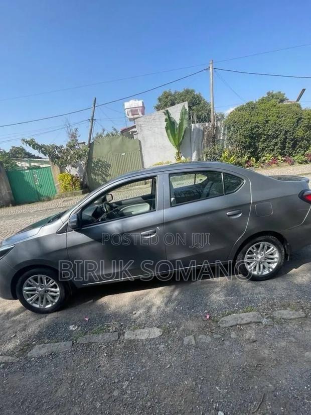 Mitsubishi Attrage 2022 Silver