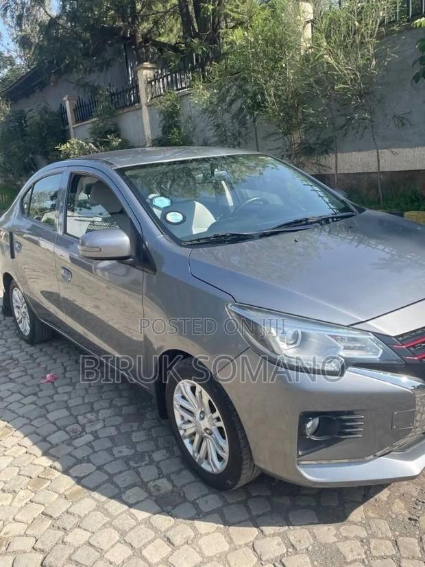 Mitsubishi Attrage 2022 Silver