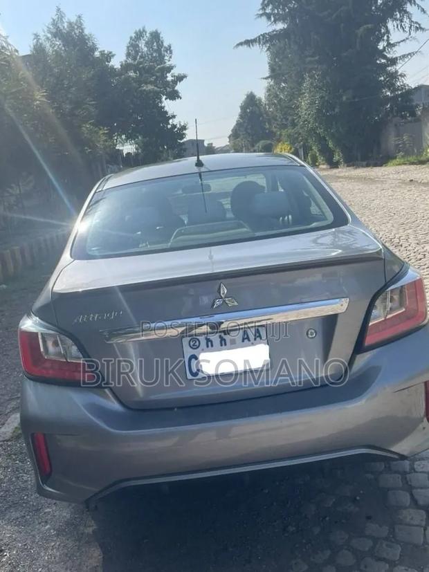 Mitsubishi Attrage 2022 Silver