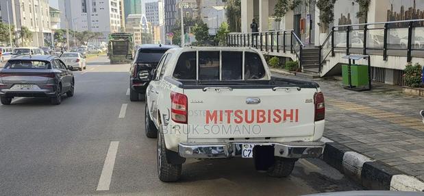 Mitsubishi L200 2015 Off white
