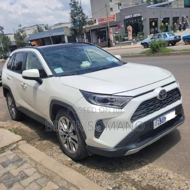 Toyota RAV4 2021 Off white