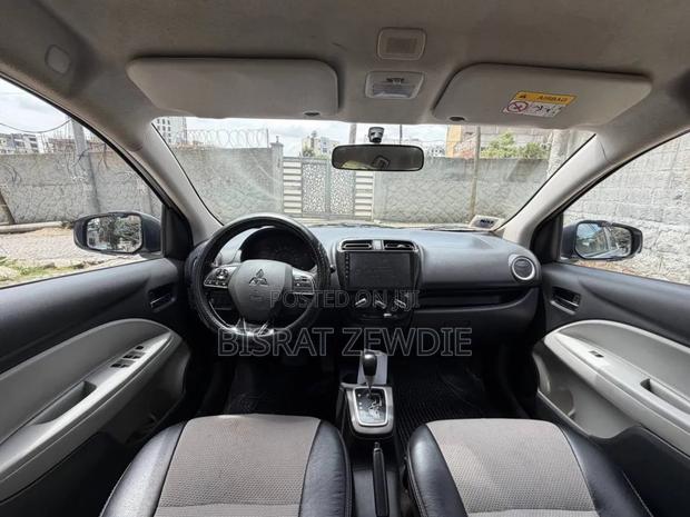 Mitsubishi Attrage 2021 Silver