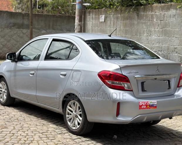 Mitsubishi Attrage 2021 Silver