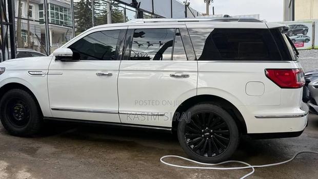 Lincoln Navigator Reserve 2021 White