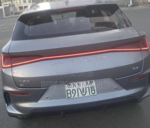 BYD E2 43 kWh 94 hp FWD 2024 Silver