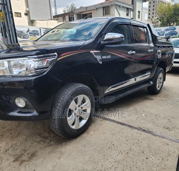Toyota Hilux 2019 Gray