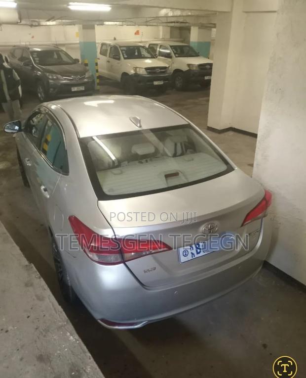Toyota Yaris 2020 Silver