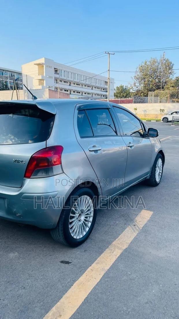 Toyota Yaris 2010 Silver
