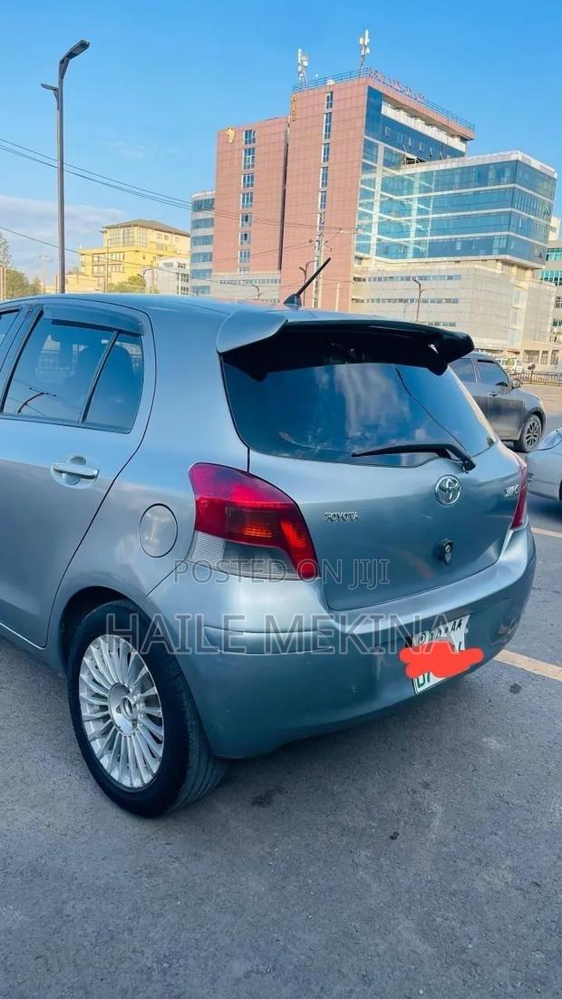 Toyota Yaris 2010 Silver