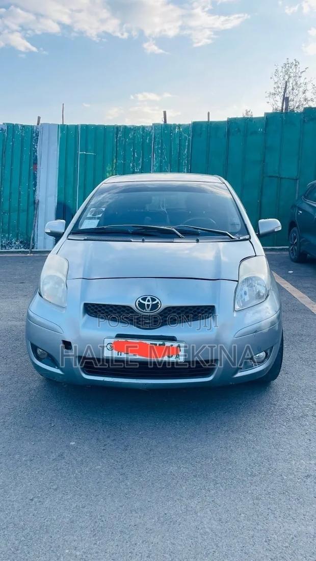 Toyota Yaris 2010 Silver