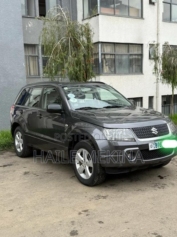 Suzuki Grand Vitara 2011 Gray