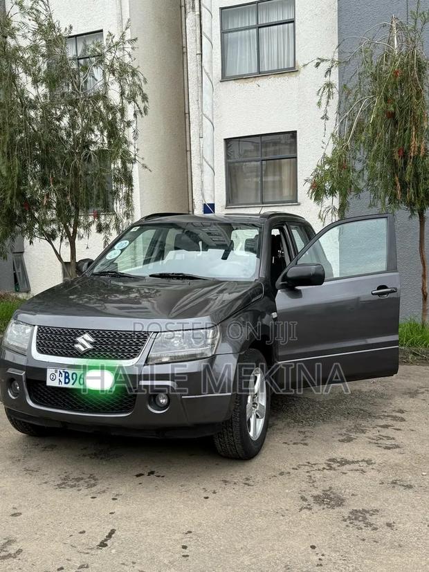 Suzuki Grand Vitara 2011 Gray