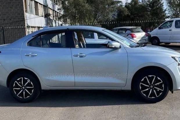 Suzuki Dzire 2025 Silver