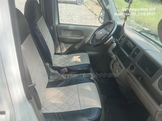 Suzuki Every Wagon 2012 White