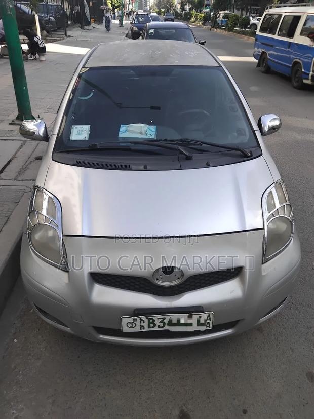 Toyota Yaris 2010 Silver