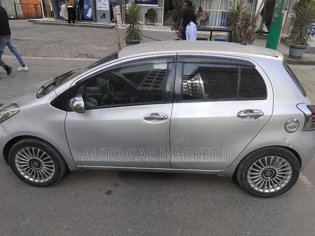 Toyota Yaris 2010 Silver