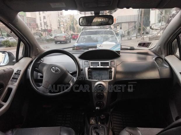 Toyota Yaris 2010 Silver
