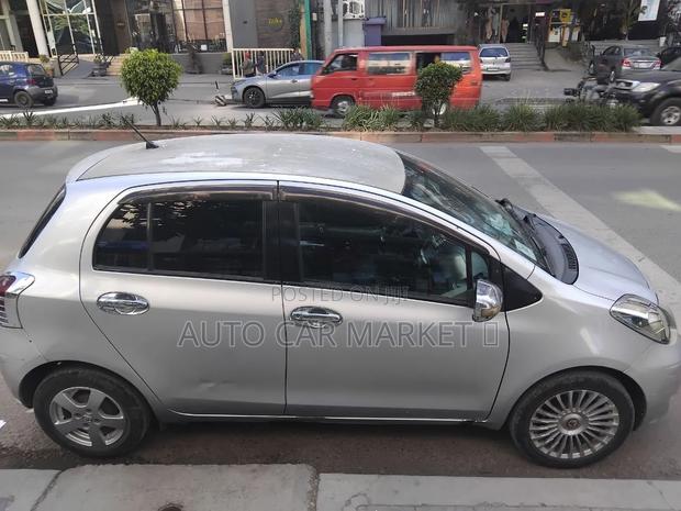 Toyota Yaris 2010 Silver