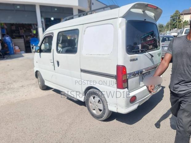 Suzuki Every Wagon 2005 White