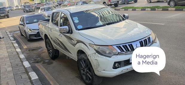 Mitsubishi L200 2015 White