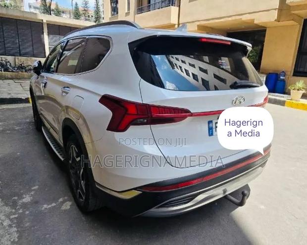 Hyundai Santa Fe 2022 White