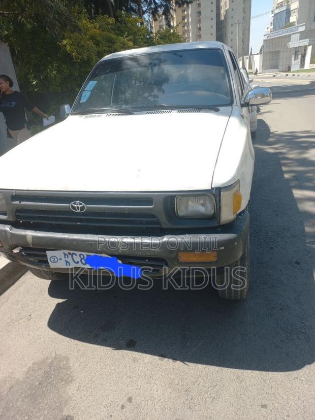 Toyota Hilux 1994 White