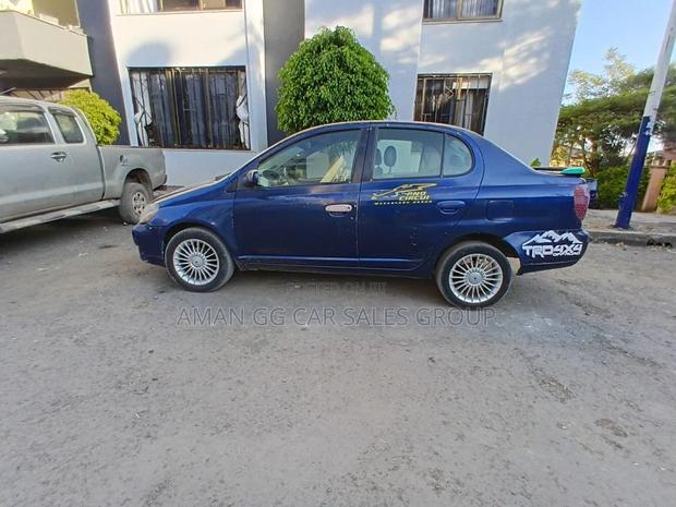 Toyota Platz 2001 Blue