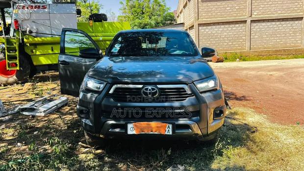Toyota Hilux 2022 Green