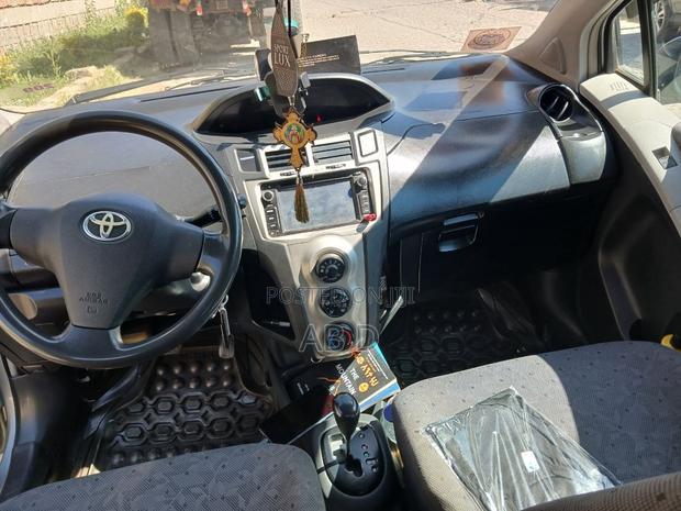 Toyota Yaris Base Hatchback 3dr 2010 Gray