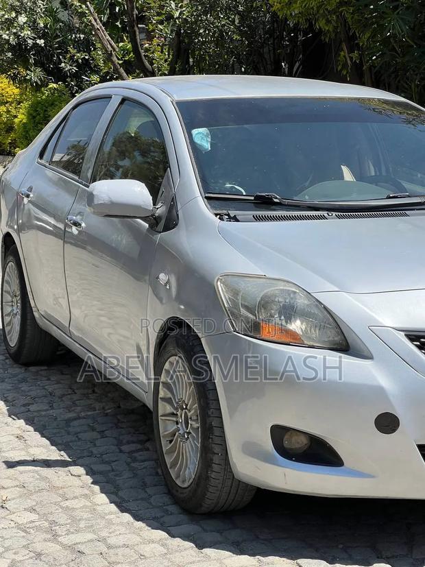 Toyota Yaris 2013 Silver