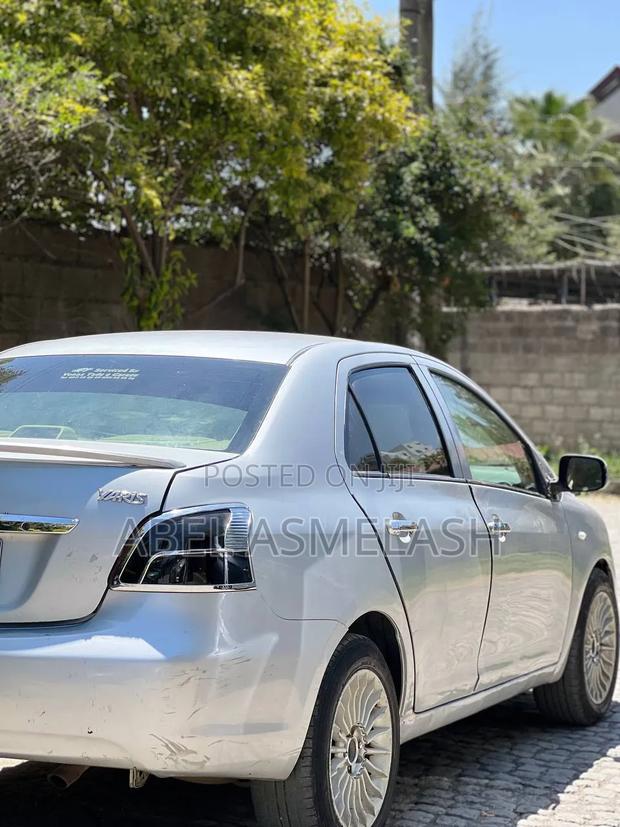Toyota Yaris 2013 Silver